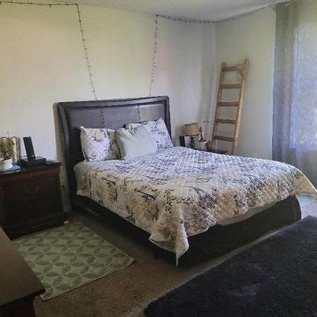 Bedroom Four Minutes From Beach เพนซาโคลา ภายนอก รูปภาพ