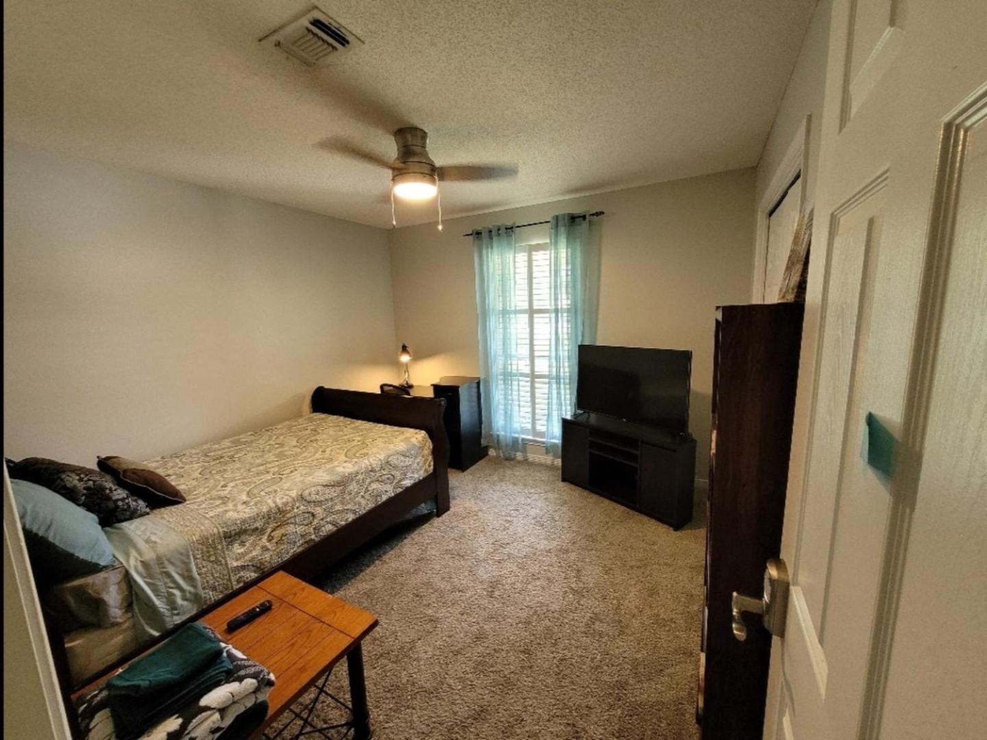 Bedroom Four Minutes From Beach เพนซาโคลา ภายนอก รูปภาพ